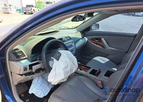 2011 Toyota Camry Xle z USA, uszkodzony, nr VIN 4T1BF3EK7BU719160